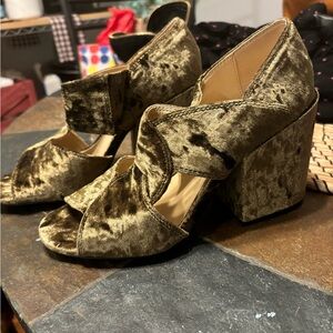 Cabi Interlock Bock Open Toe heel moss green velvet shoes size 7